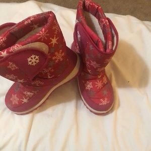 Pink snowflake boots